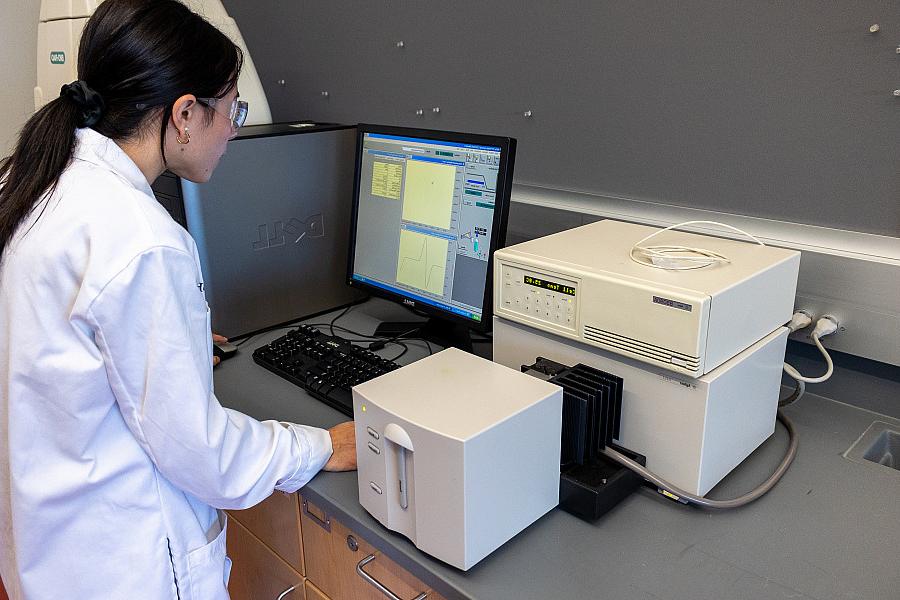 Students using a UV-Vis spectrometer.